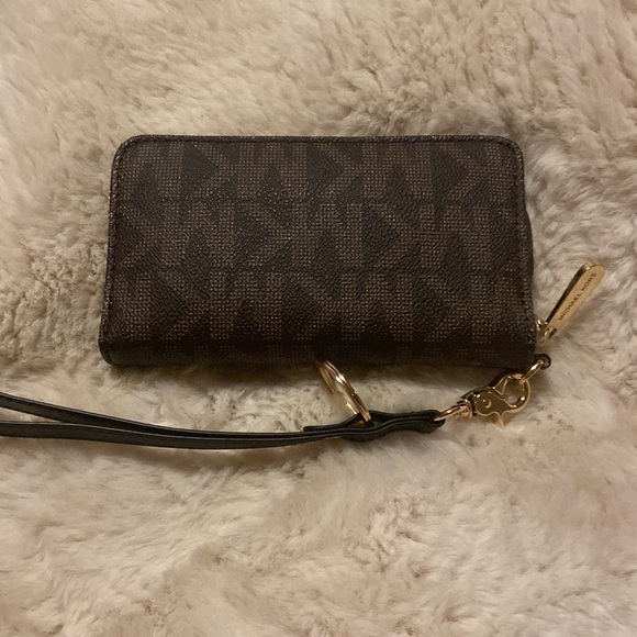 VGUC. Michael Kors Jet Set brown and tan signature logo wallet/wristlet. - Picture 7 of 10